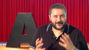 Inici del seminari d'escritura teatral de peces breus, impartit ...