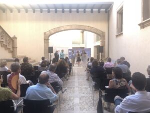 L’IEB edita el catàleg de l'exposició Quaranta anys, 40 ...