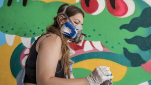 Fátima de Juan realitza un mural a Lunetta, Itàlia, ...