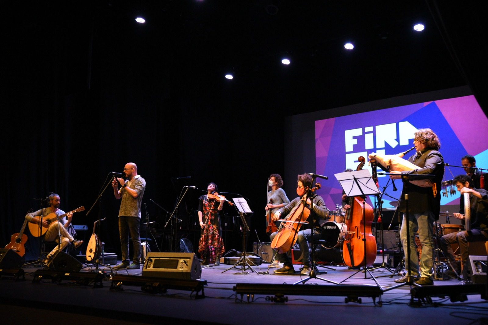 Cerca de medio millar de profesionales de la música y las artes escénicas se acreditan en la primera jornada de Fira B!