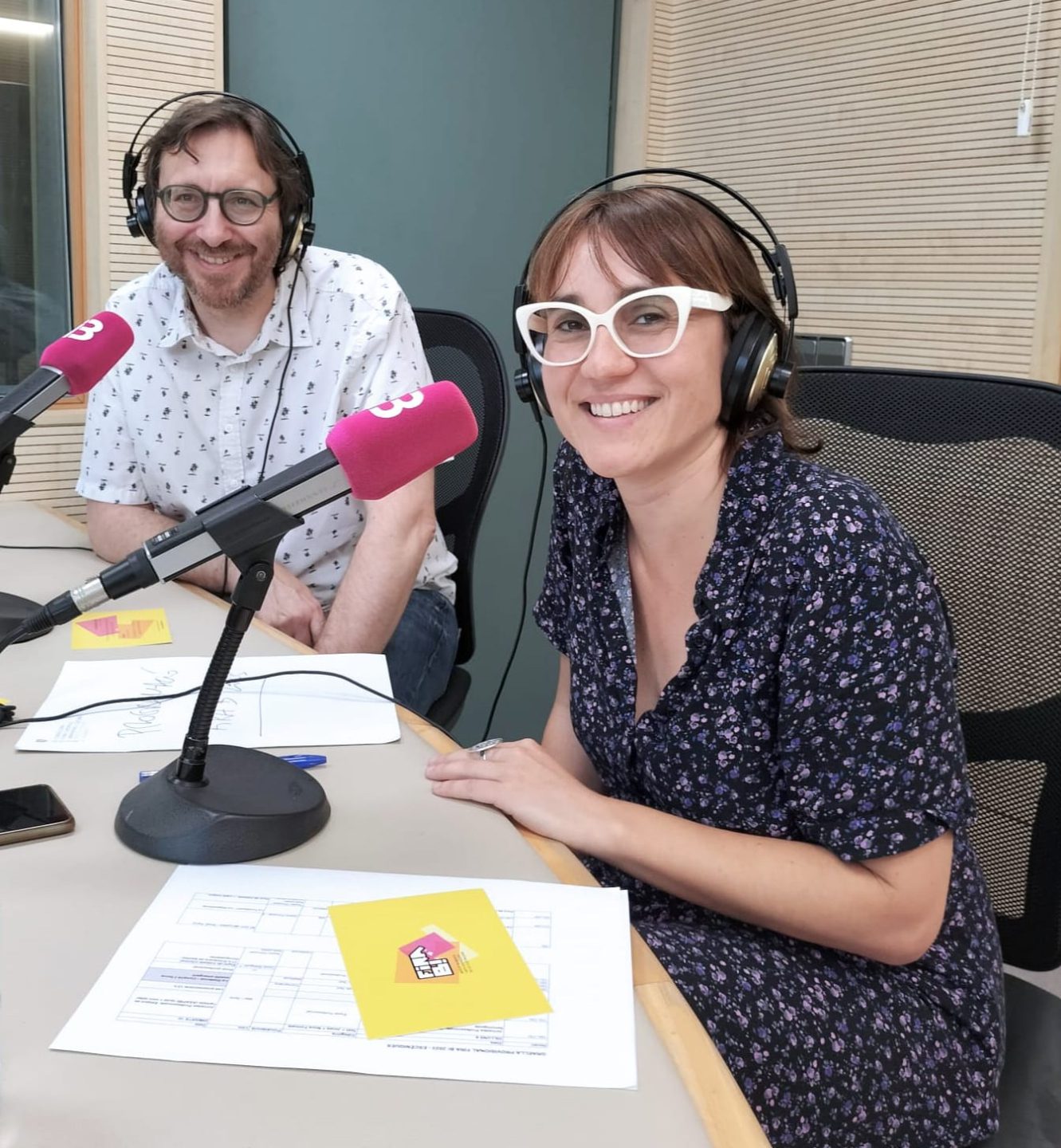 Xavier Barceló and Elisenda Farré in the IB3 Radio programme “Diorama”.