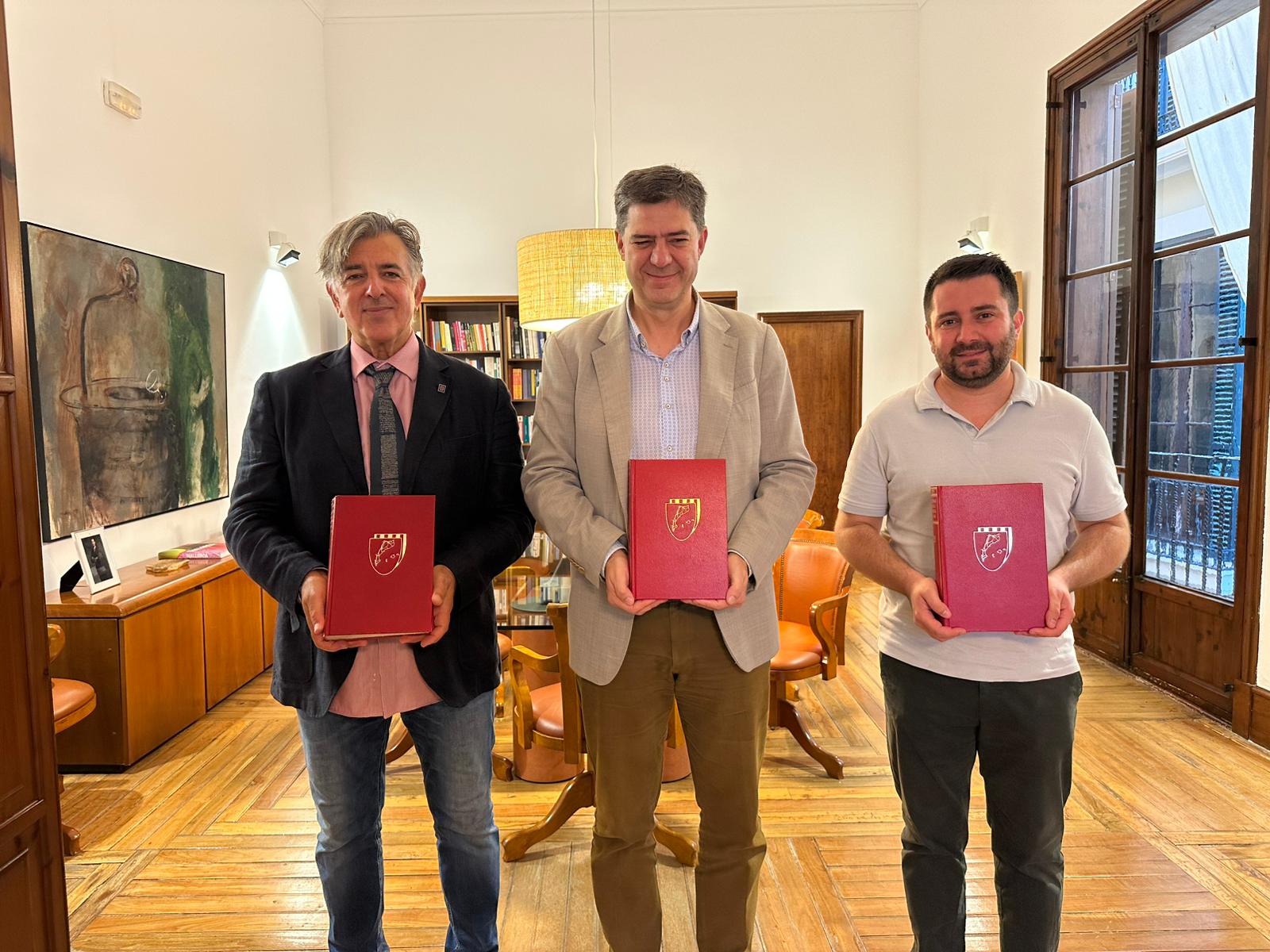 El Govern impulsa el projecte de digitalització del Diccionari català-valencià-balear (DCVB) amb una subvenció directa